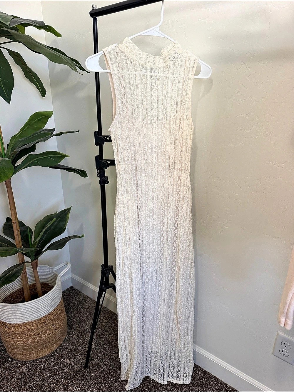 1.STATE Lace Maxi Dress in Cream Size Small Like New